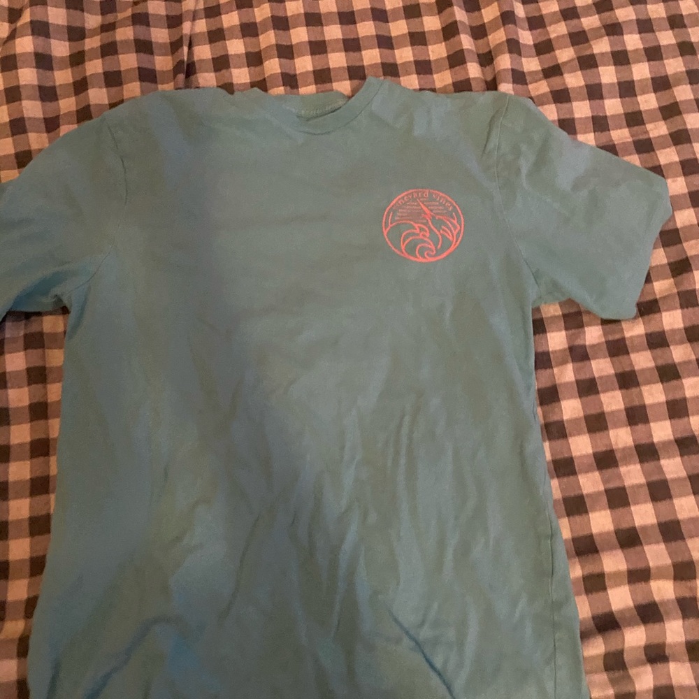 blue and pink vineyard vines t shirt